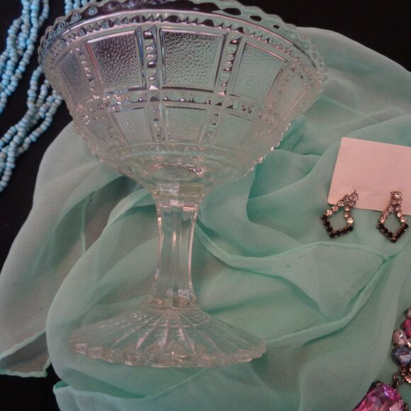 TIFFENY BLUE BOX BLUE MULTI BEAD BROKEN BLINGS WINGS EARING OLD GOBLET RHINE LOT - Picture 5 of 9